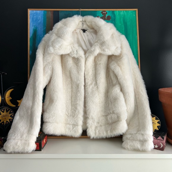 le chateau Jackets & Blazers - Le Chateau Y2K Indie Off White Teddy Faux Fur Jacket Small